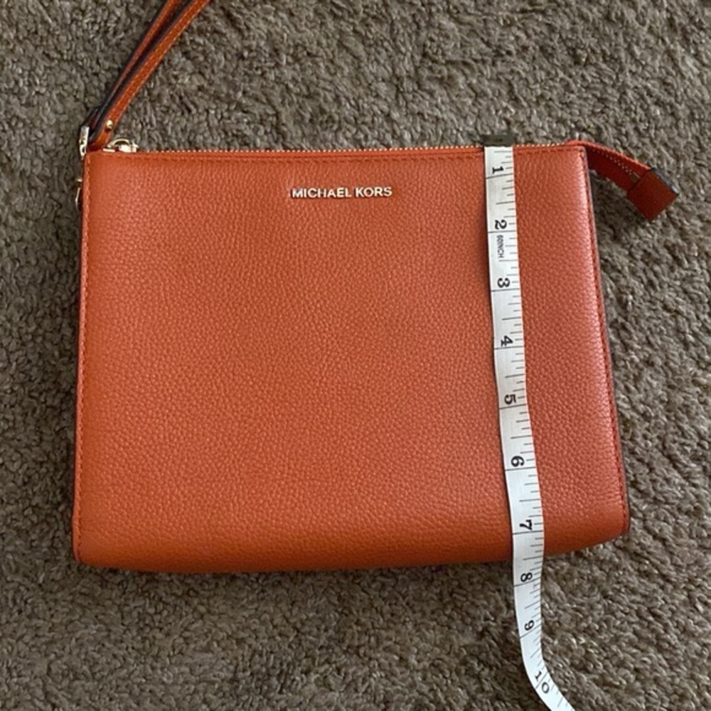 Michael Kors XL pebble leather clutch wrislet in burnt orange EUC no callouts - Picture 8 of 11